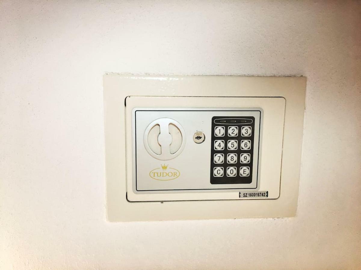 The Hive Stefy'S Apartment Иглесиас Экстерьер фото